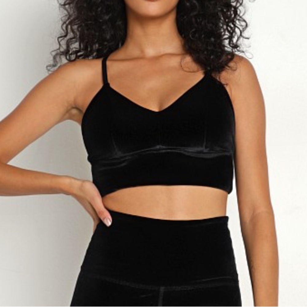 Beyond Yoga Velvet Motion Bra in Black, Size S